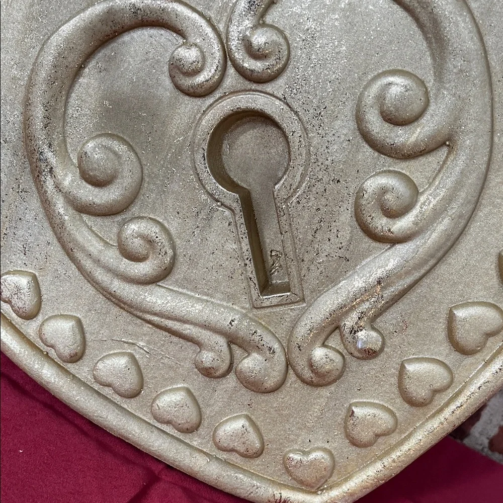 Rachel Zoe Gold Heart and Key Wall Art large one - Picture 3 of 17